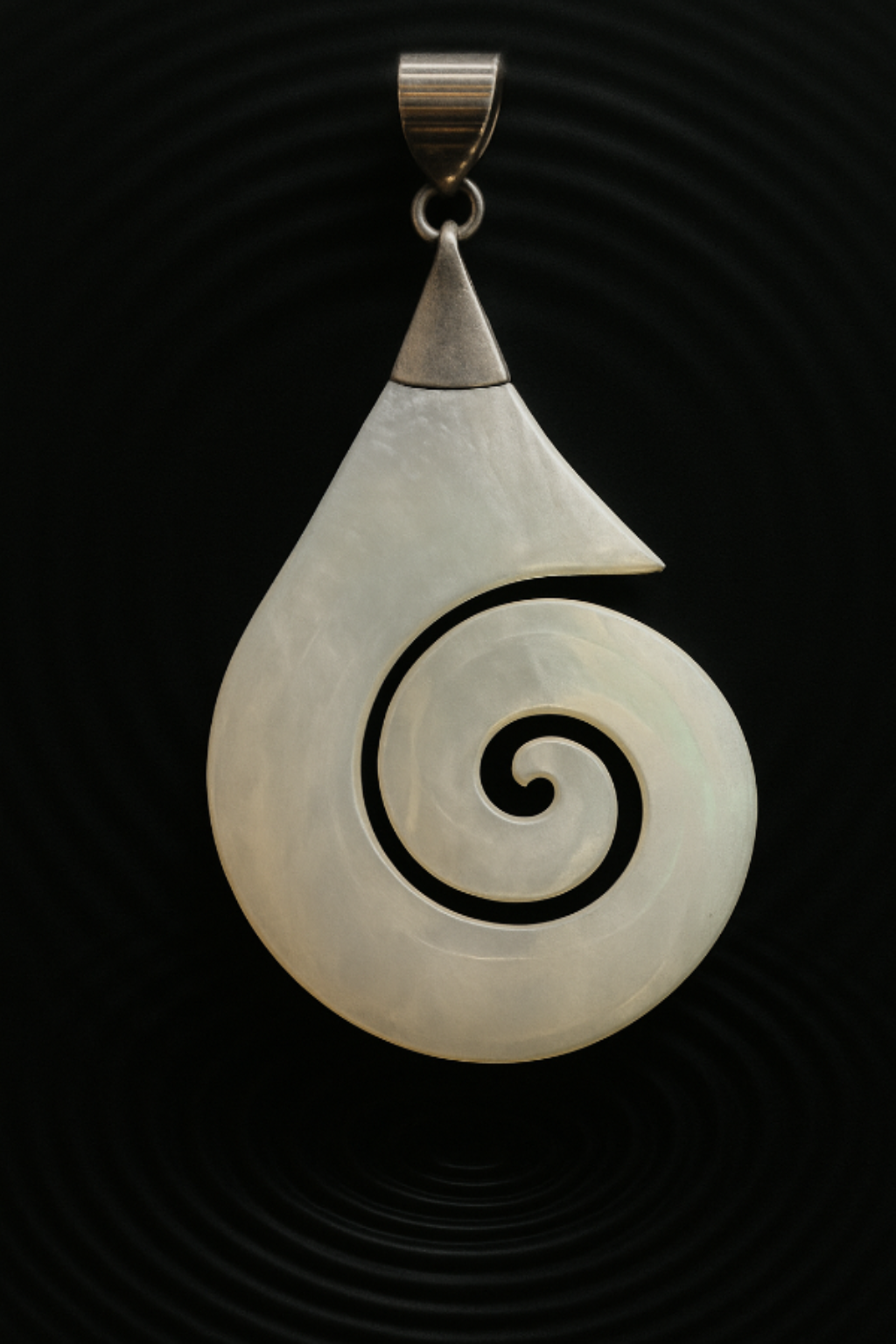 Mother of Pearl Teardrop with 925 Silver Pendant