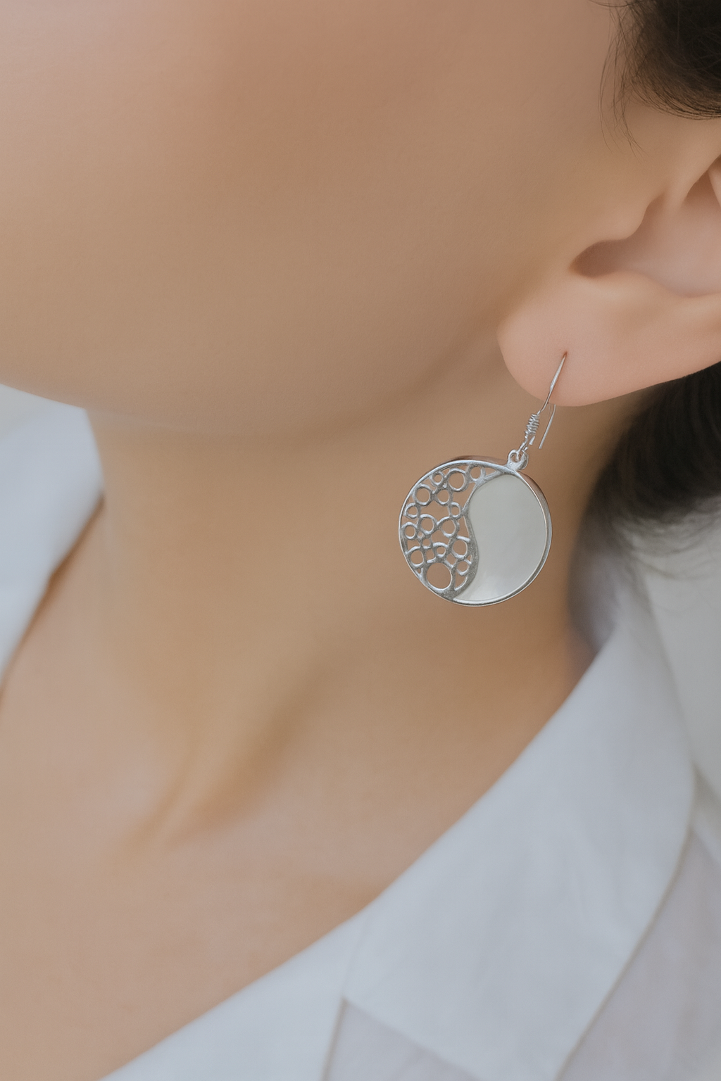 Ocean Aura Earrings - Mother of Pearl & 925 Silver