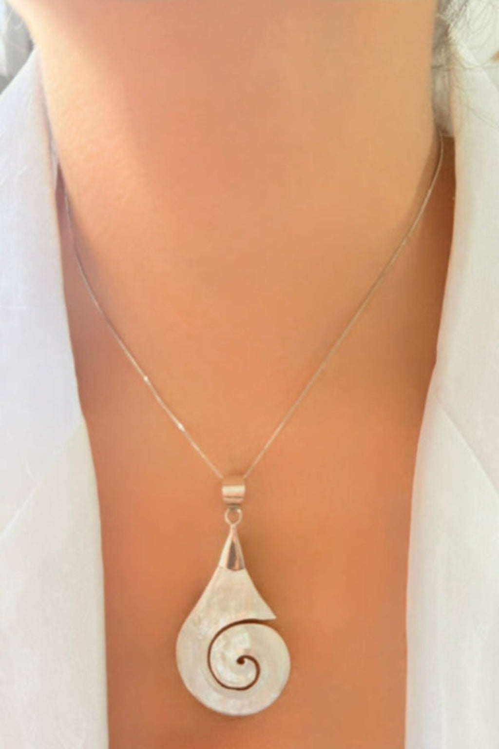 Mother of Pearl Teardrop with 925 Silver Pendant