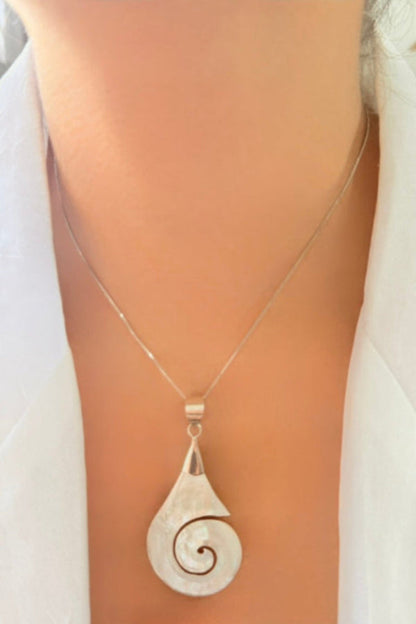 Mother of Pearl Teardrop with 925 Silver Pendant